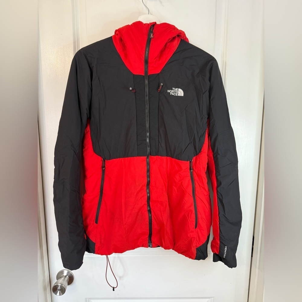 Northface Womenâs Red & Black Summit Series L3 Bentrix 2.0 Zip Up Jacket